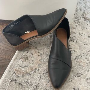 Universal Thread- Wenda Side Cut, Slip on Booties